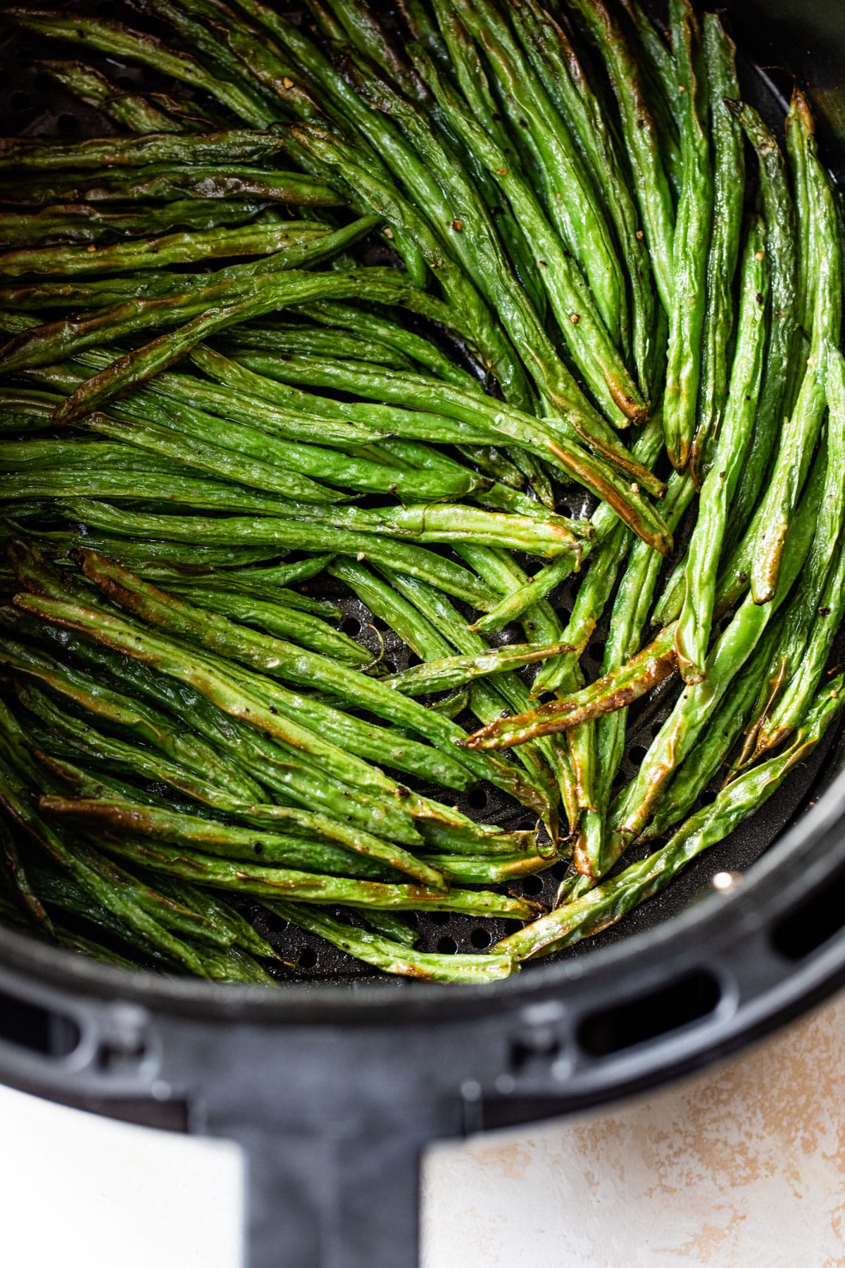 roasted green beans in an air fryer