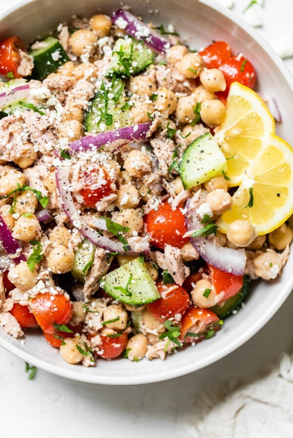 chickpeas in a bowl with vegetables and tuna