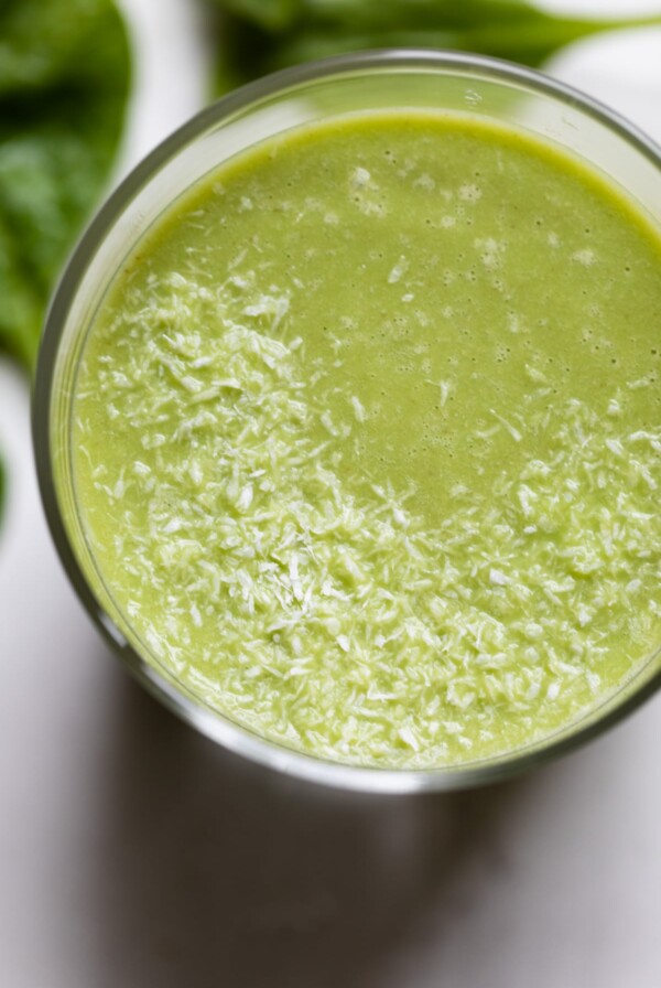 green smoothie in a glass