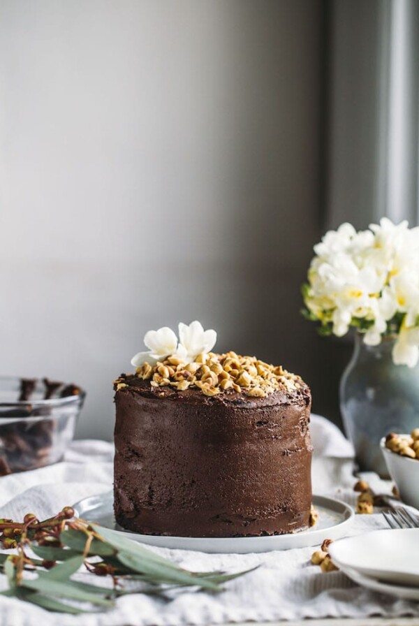vegan nutella cake | thealmondeater.com